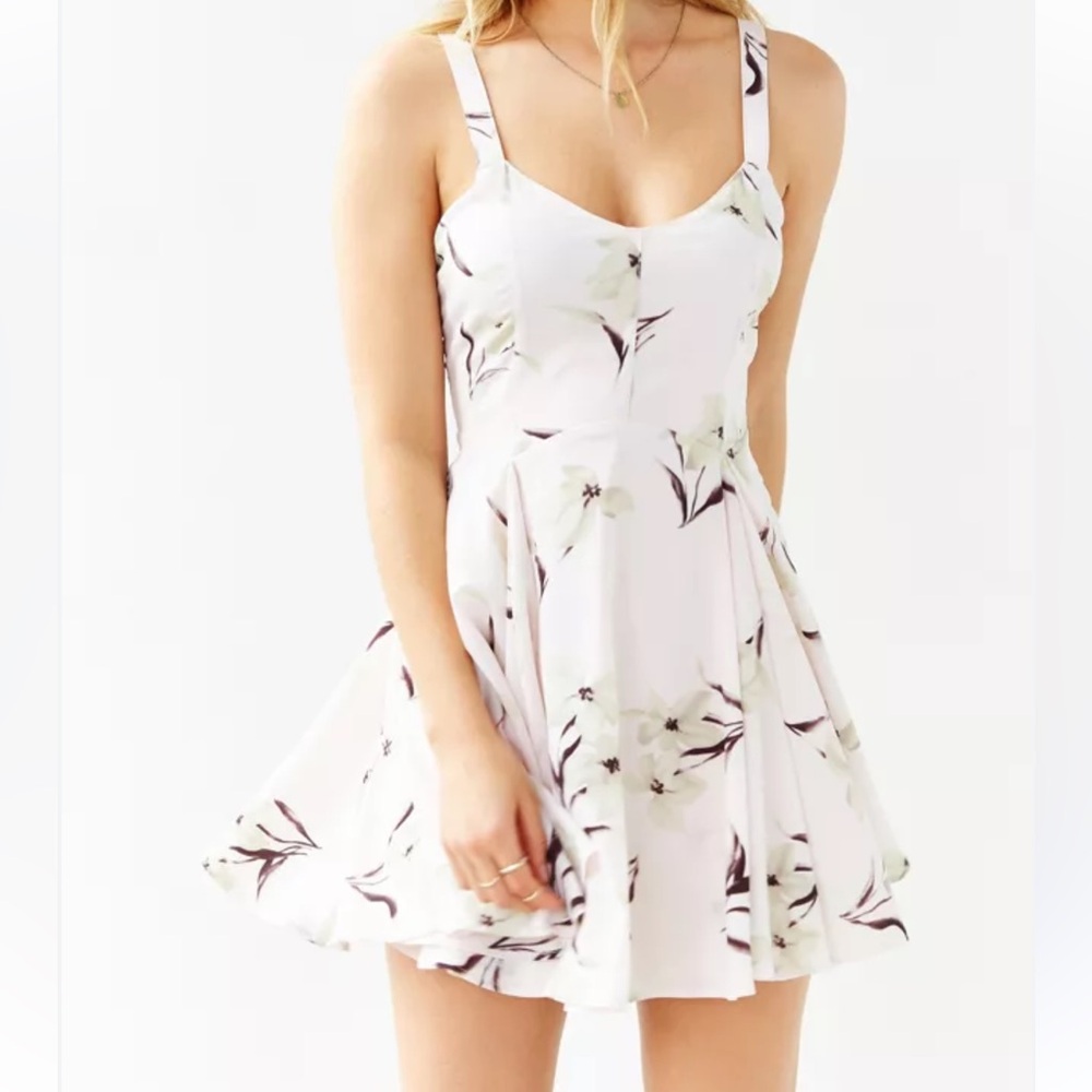 Margot crepe mini floral day dress size small small